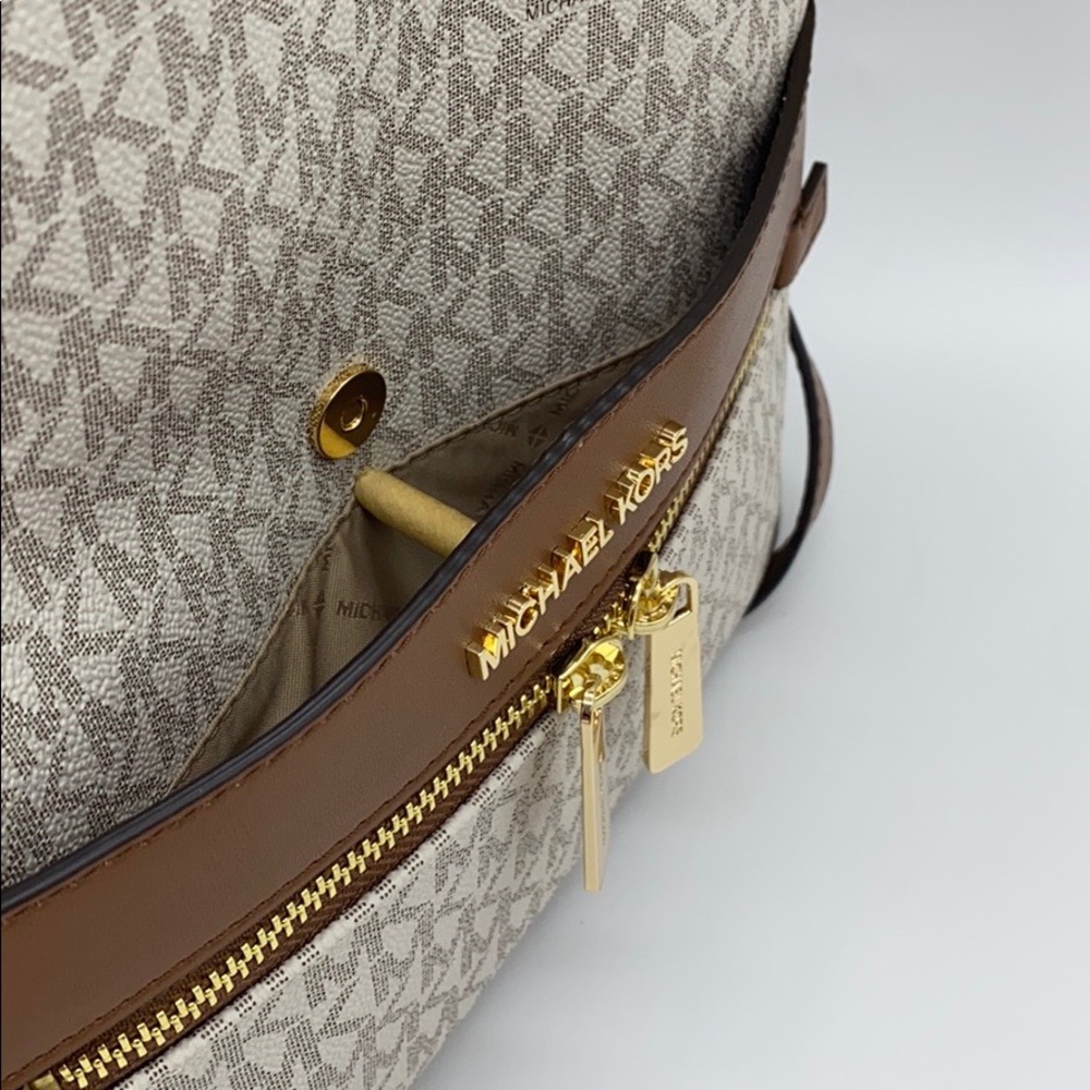 MICHAEL KORS KENLY MEDIUM BACKPACK VANILLA - Picture 10 of 16